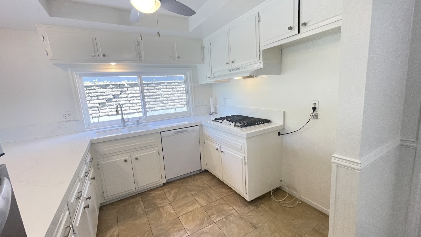 翻新前：525 E Avenida San Juan, San Clemente, CA，照片 28